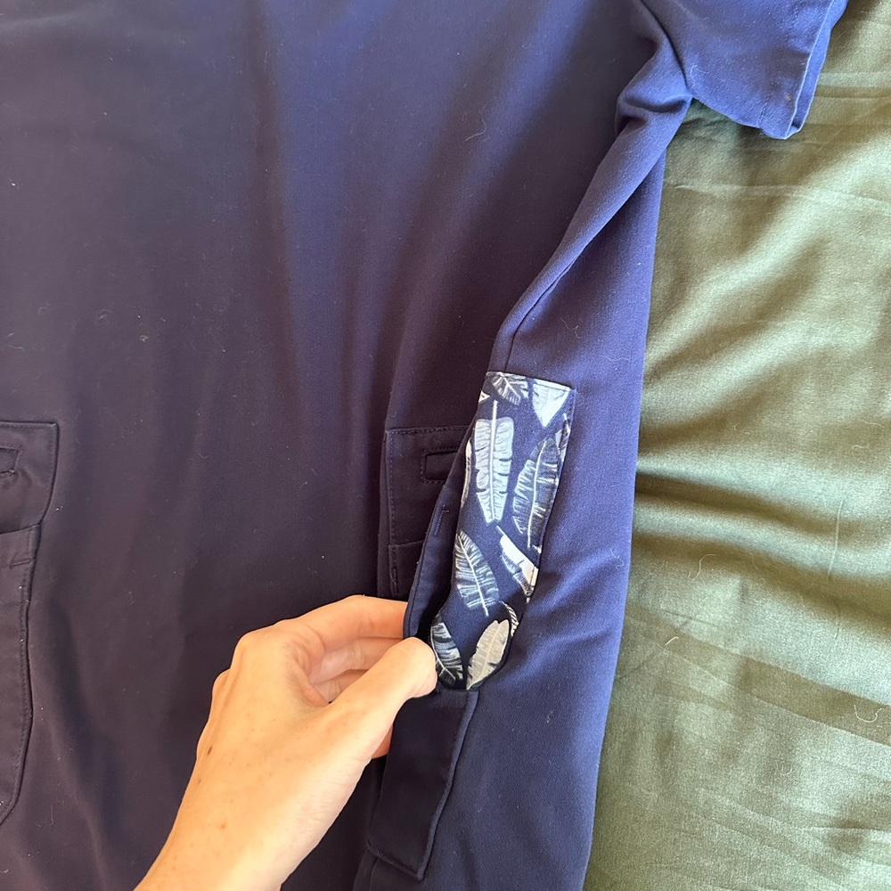 FIGS Navy Scrub Top - Picture 3 of 3